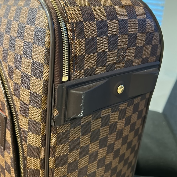 Lv carry on luggage - Picture 14 of 14